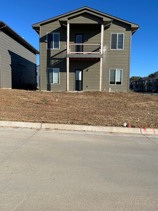 5414 E 16th St N in Park City, KS - Foto de edificio - Building Photo