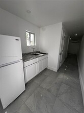 1020 NW 18th Pl in Miami, FL - Building Photo - Building Photo