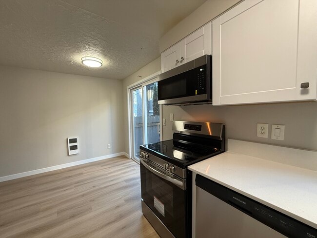 5115 SW 62nd Ave in Portland, OR - Foto de edificio - Building Photo