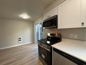 5115 SW 62nd Ave in Portland, OR - Building Photo - Building Photo