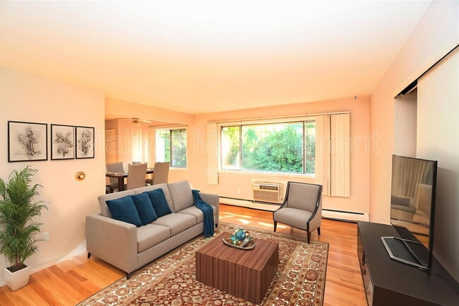 146 Woodhill Dr in Rochester, NY - Building Photo - Building Photo