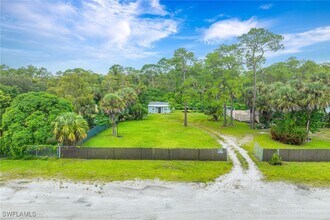 1921 Della Dr in Naples, FL - Building Photo - Building Photo