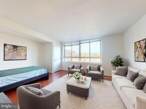 355 I St SW, Unit S626 in Washington, DC - Foto de edificio - Building Photo