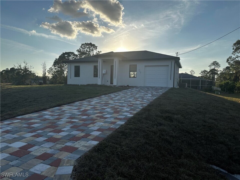 732 Troy Ave S in Lehigh Acres, FL - Building Photo