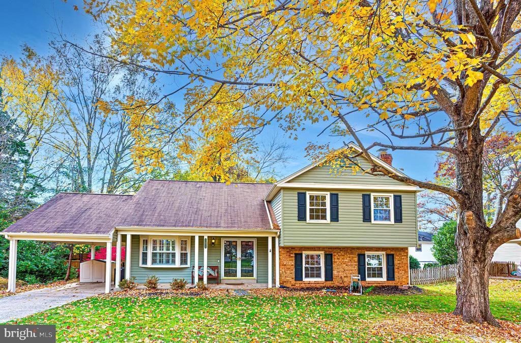 12027 Cheviot Dr in Herndon, VA - Building Photo