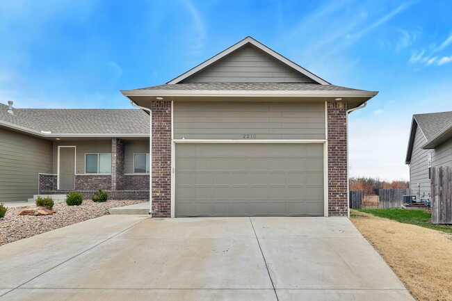 2204 Quivira Cir in Kechi, KS - Building Photo - Building Photo