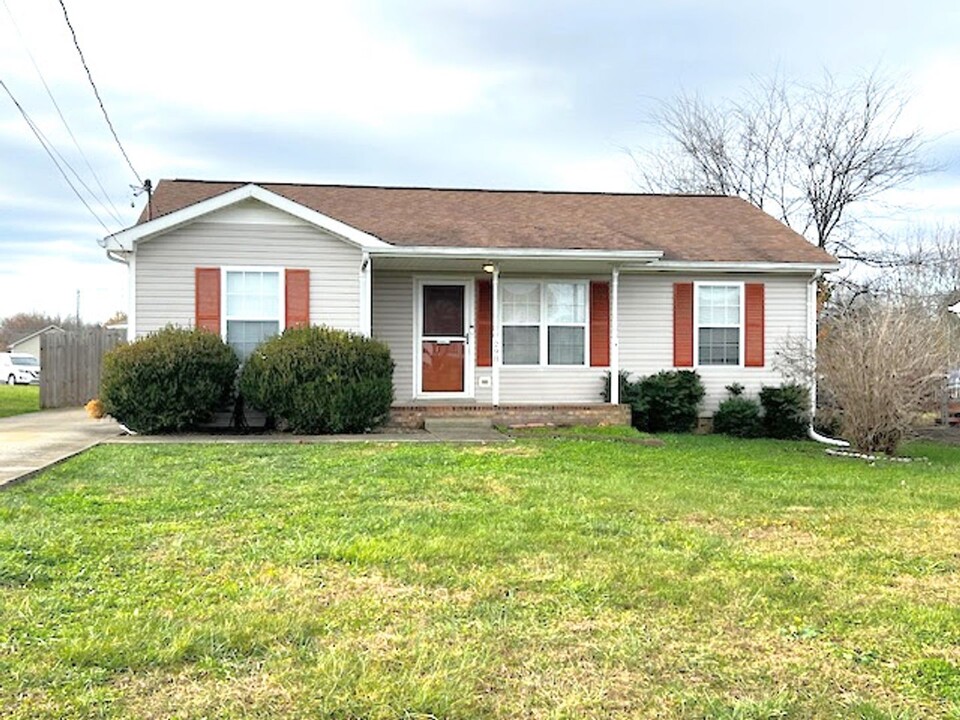 298 Cranklen Cir in Clarksville, TN - Building Photo