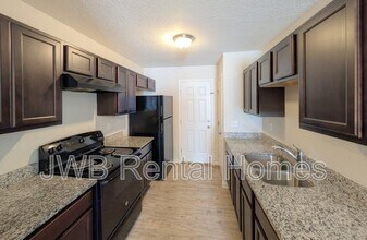 8253 Nussbaum Dr in Jacksonville, FL - Foto de edificio - Building Photo