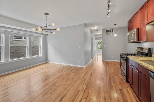 1740 W Foster Ave in Chicago, IL - Building Photo - Building Photo
