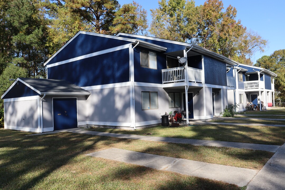 Caswell at Berkshire in Smithfield, NC - Building Photo