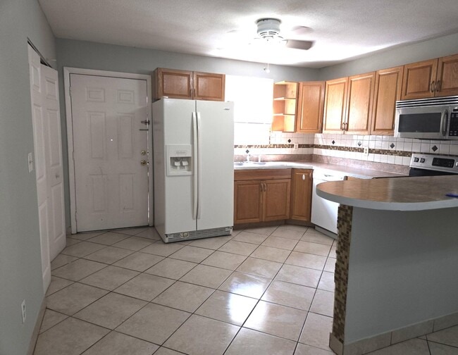 4836 Carver St in Greenacres, FL - Building Photo - Building Photo