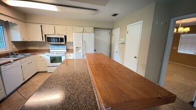 3330 NW 27th Ave in Gainesville, FL - Building Photo - Building Photo