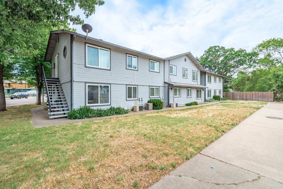 7856 Old Auburn Rd in Citrus Heights, CA - Building Photo