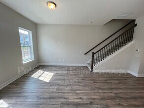 561 Steinbeck Pl in Carmel, IN - Foto de edificio - Building Photo