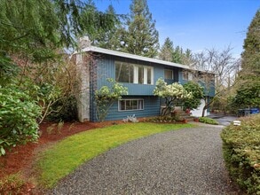 16445 Ambaum Blvd S, Unit A in Burien, WA - Foto de edificio - Building Photo