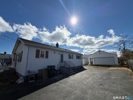 35 Early Ave in Stratford, CT - Building Photo