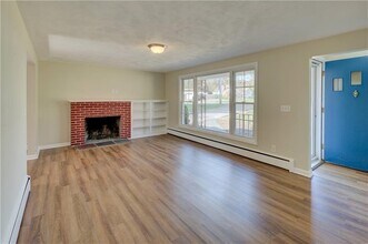 140 Phillips Rd in East Greenwich, RI - Building Photo - Building Photo