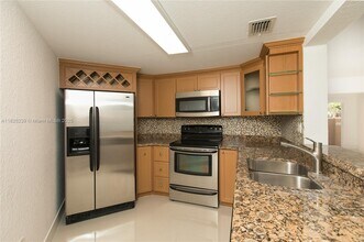 10241 NW 9th St in Miami, FL - Building Photo - Building Photo