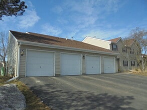 99 Gant Cir in Streamwood, IL - Building Photo - Building Photo
