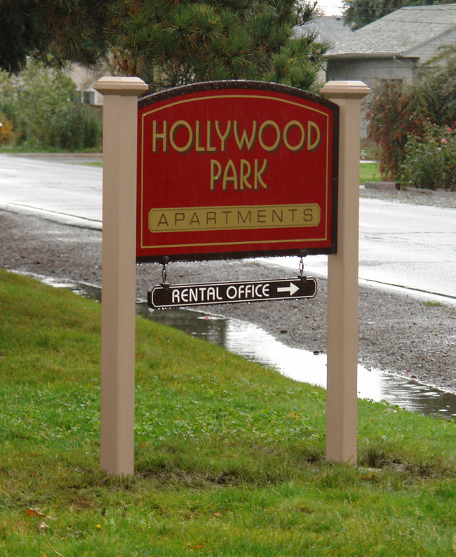 Hollywood Park Apartments in Salem, OR - Building Photo - Building Photo