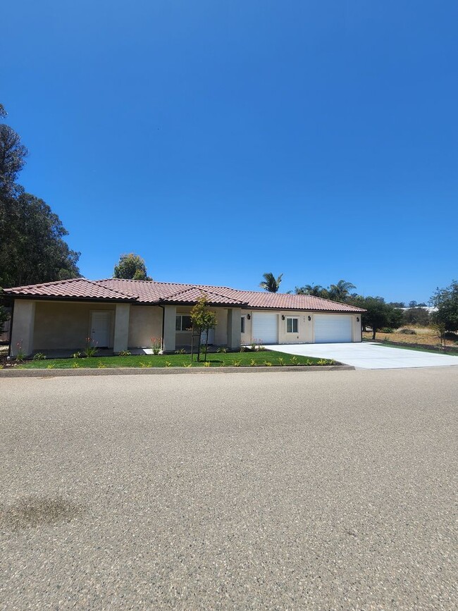 742 Amber Way in Nipomo, CA - Building Photo - Building Photo