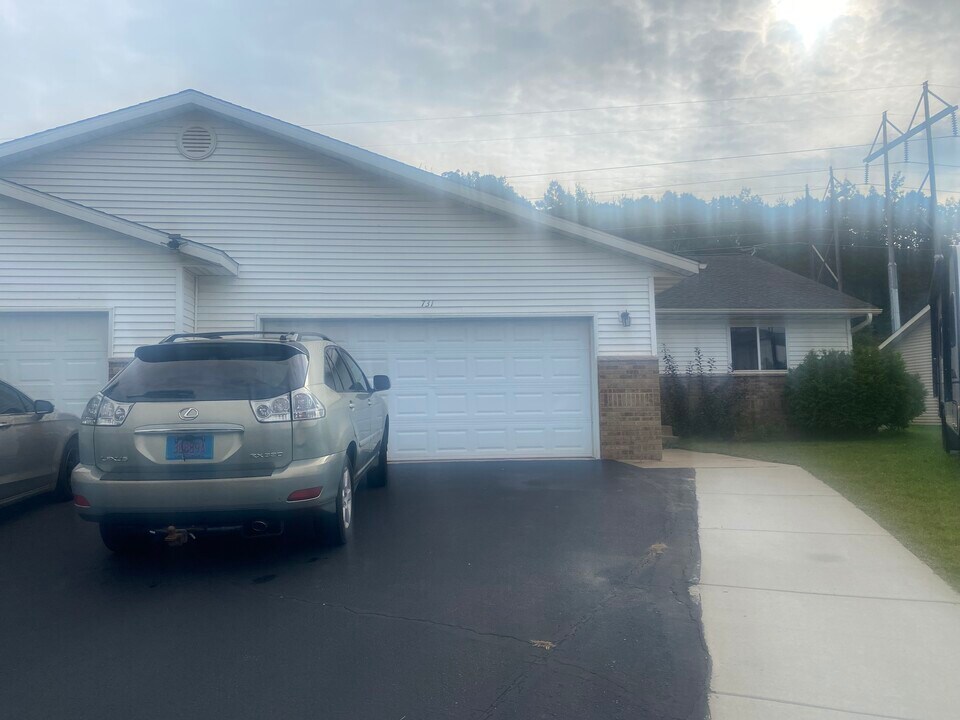 731 Premier Ct, Unit Park View in Eau Claire, WI - Foto de edificio