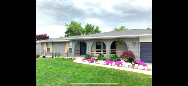 676 E Howard Dr, Unit Basement Apartment