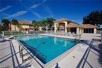 6360 Aragon Way in Ft. Myers, FL - Foto de edificio - Building Photo