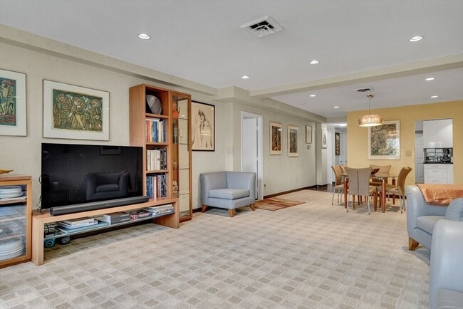 396 Langley Rd, Unit 12 in Newton, MA - Building Photo - Building Photo