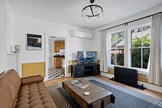 4413 Albany Post Rd, Unit 2 in Hyde Park, NY - Foto de edificio - Building Photo