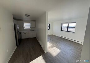 832 Atlantic St in Bridgeport, CT - Building Photo