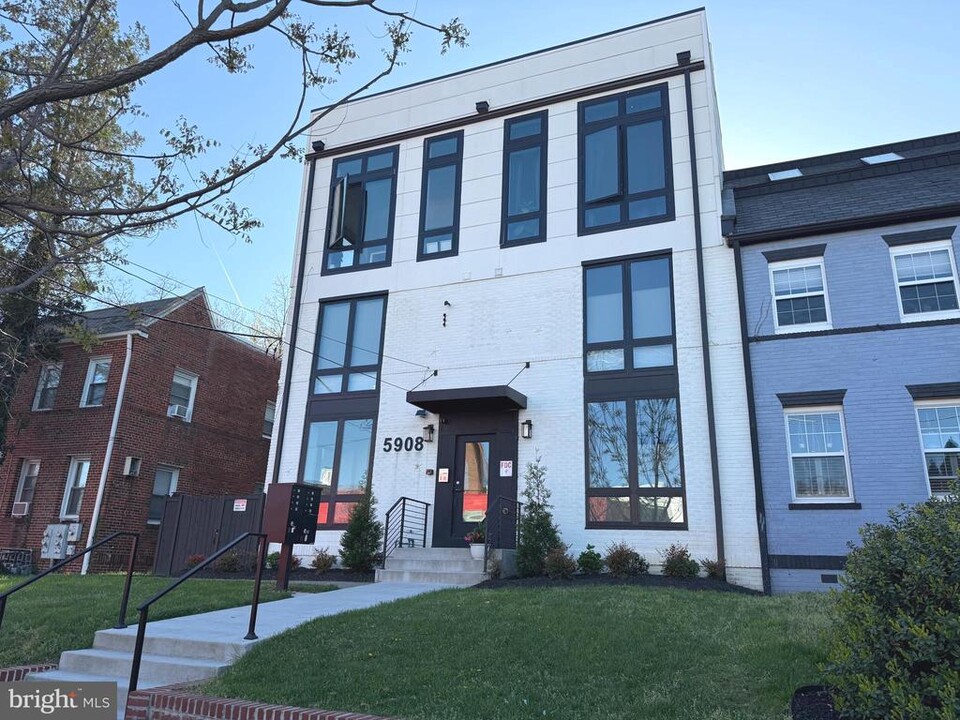 5908 9th St NW in Washington, DC - Building Photo