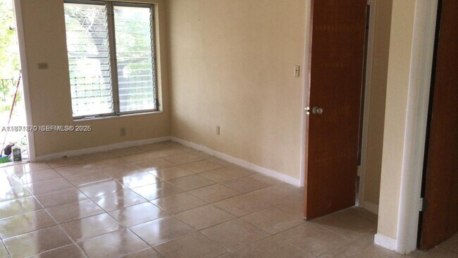 13990 NE 20th Ct in North Miami Beach, FL - Building Photo - Building Photo