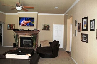 2102 Golden Eagle Dr in Killeen, TX - Foto de edificio - Building Photo