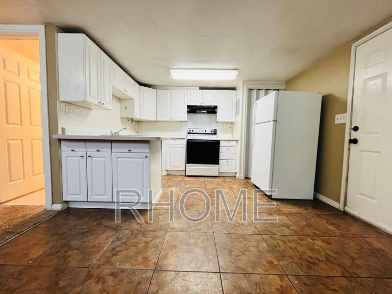 4270 S 2300 E in Holladay, UT - Building Photo