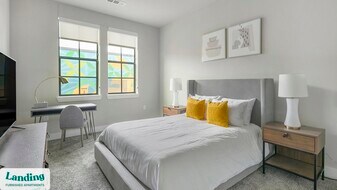 1215 Sawyer St, Unit 236 in Houston, TX - Building Photo