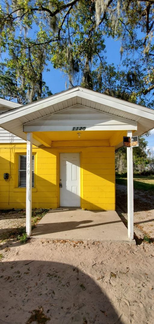 property at 1122-1122 Austin St