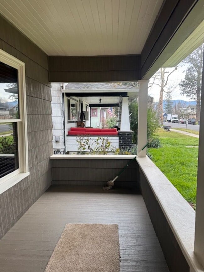 513 Newtown St in Medford, OR - Building Photo - Building Photo