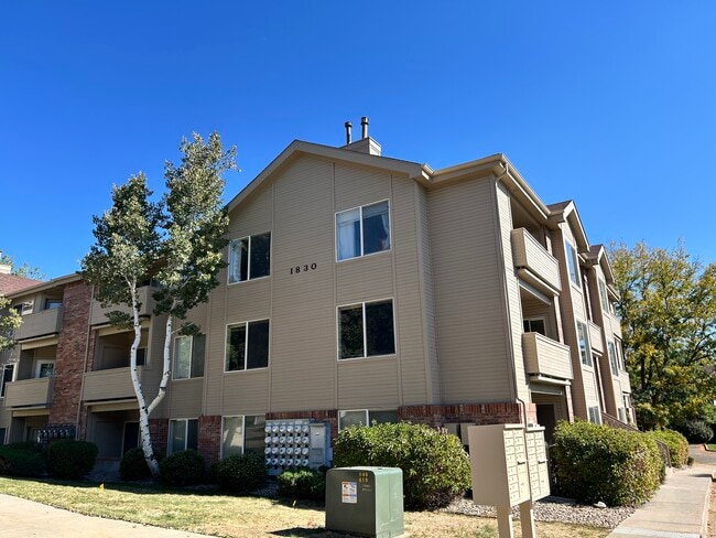 1830 W Centennial Dr, Unit 105 in Louisville, CO - Building Photo - Building Photo