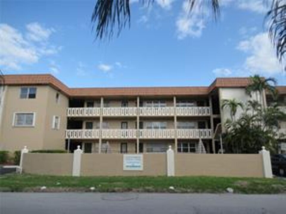 6200 NE 22nd Way, Unit 212 in Fort Lauderdale, FL - Building Photo
