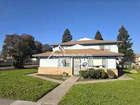 25 La Pera Ct in Sacramento, CA - Building Photo