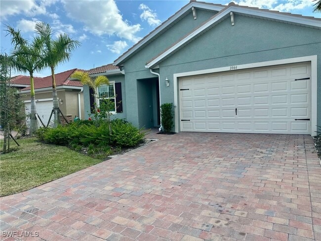 3944 Crosswater Dr in North Fort Myers, FL - Building Photo - Building Photo