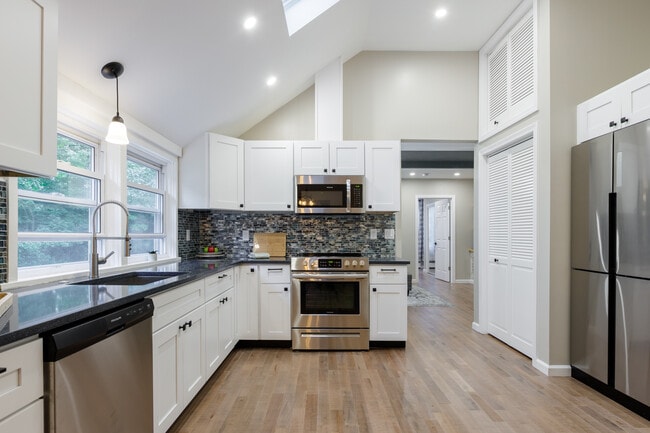 227 Gurleyville Rd, Unit A in Mansfield, CT - Building Photo - Building Photo