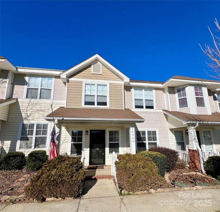 16969 Bridgeton Ln in Huntersville, NC - Building Photo