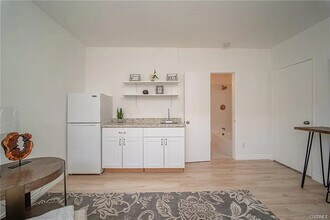 14560 Clark St, Unit 213 in Sherman Oaks, CA - Building Photo - Building Photo