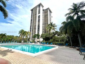 18151 NE 31st Ct in Aventura, FL - Foto de edificio - Building Photo