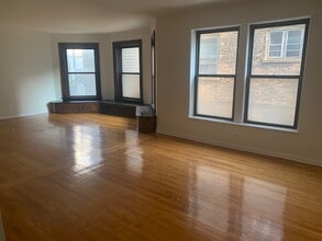 3939 N Pine Grove Ave, Unit 2 in Chicago, IL - Building Photo - Building Photo
