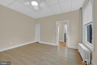 2203 Edmondson Ave in Catonsville, MD - Foto de edificio - Building Photo