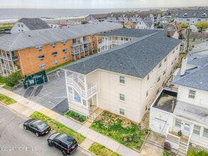 109 McCabe Ave in Bradley Beach, NJ - Foto de edificio - Building Photo