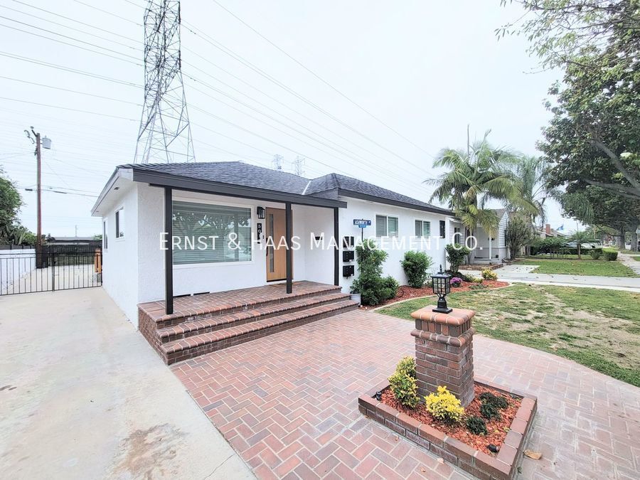5019 Ashworth St in Lakewood, CA - Building Photo